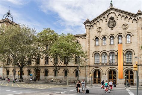 Top 5 schools in Barcelona 